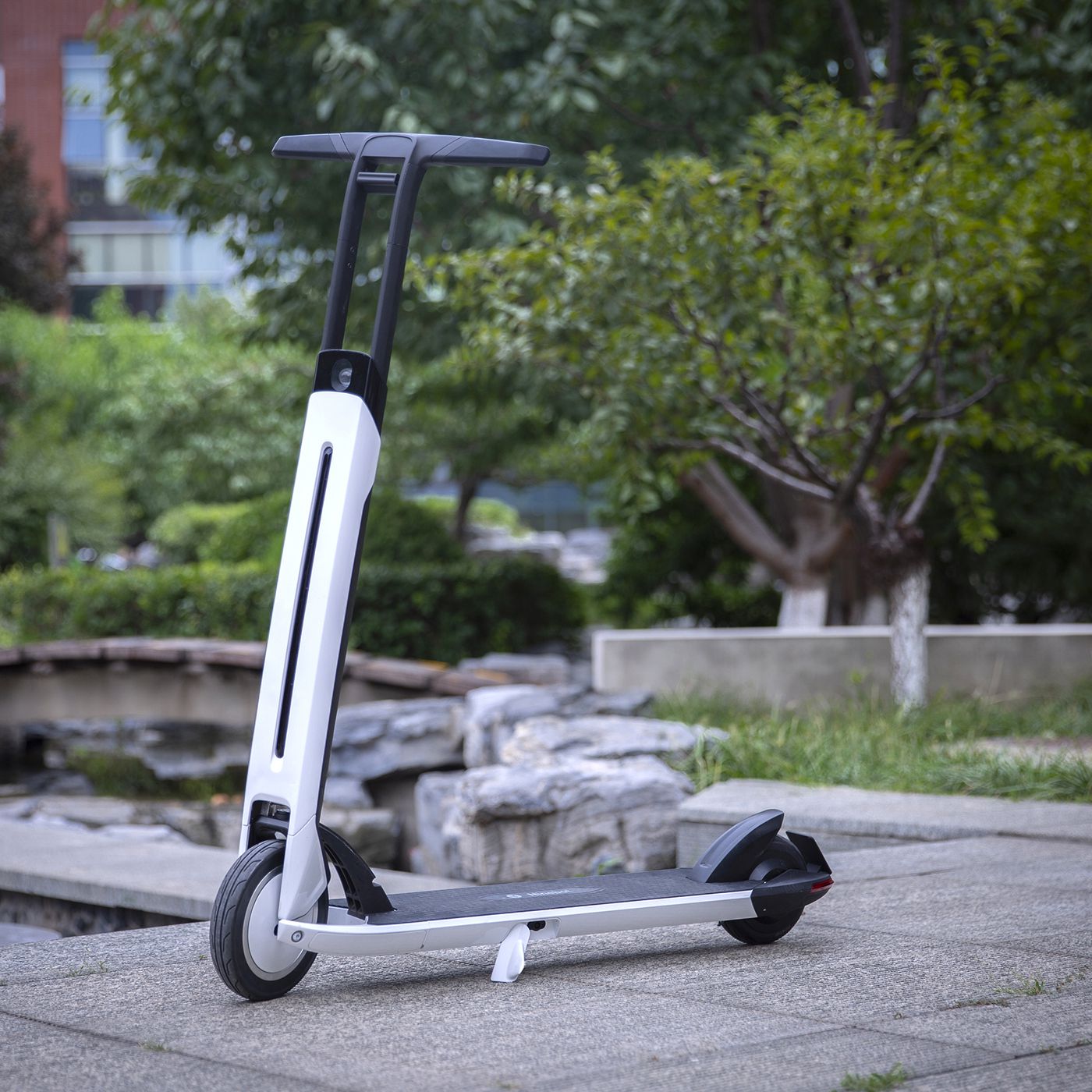 segway-ninebot携轮椅平衡车亮相ces:未来人类还要走路吗?